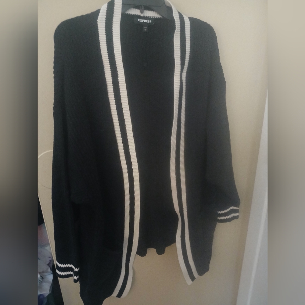 NWT Express Black And White Accents Pockets Long Cardigan Sleeves Oversized Sz S